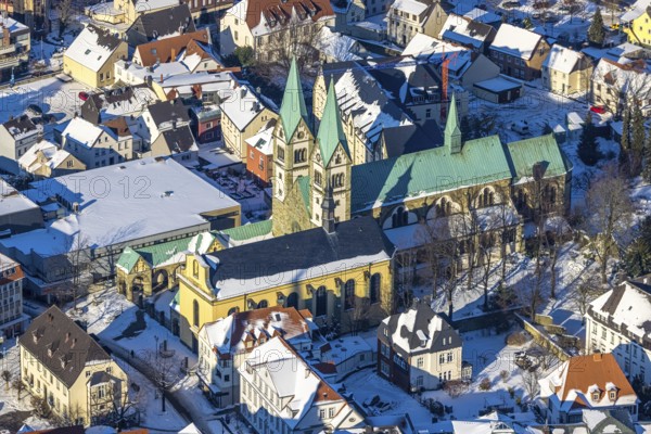 Aerial view, Old Town, Basilica of the Visitation of the Virgin Mary, Walburgisstraße, Old Pilgrimage Church, Franciscan Monastery Renovation, winter, snow, Werl, Soester Börde, North Rhine-Westphalia, Germany, Soester, Börde, DE, Europe, birds-eyes, view, aerial photography, aerial photography, aerial photography, overview, overview, bird's eye view, church, religion, faith, worship, mass, monastery, ecclesiastical, building