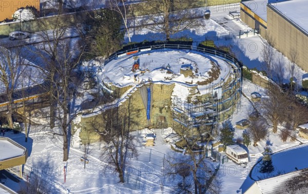 Aerial photo, construction site Werl Castle, castle ruins of the former electoral town castle, at the Ursulinengymnasium, winter, snow, Werl, Soester Börde, North Rhine-Westphalia, Germany, Soester, Börde, DE, Europe, birds-eyes, view, aerial photo, aerial photography, aerial photography, overview, overview, bird's eye view, castle ruins, former, electoral, state castle