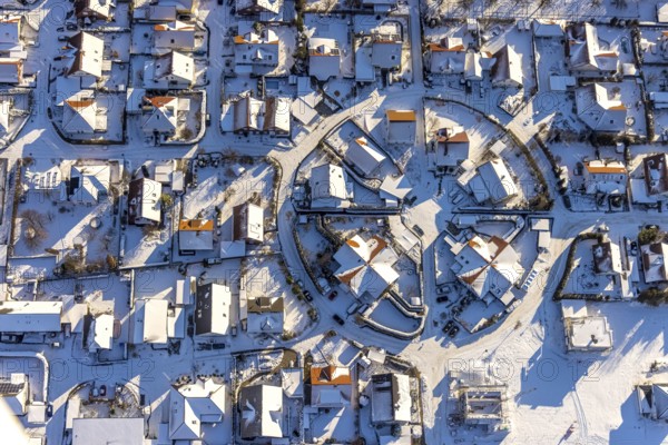 Aerial view, circular new development area Büderich, Vincenz-Frigger-Straße, winter, snow, Ostbüderich, Werl, Soester Börde, North Rhine-Westphalia, Germany, Soester, Börde, DE, Europe, birds-eyes, view, aerial photograph, aerial photography, aerial photography, overview, overview, bird's eye view, living, flat, houses, residential buildings, housing estate, settlement