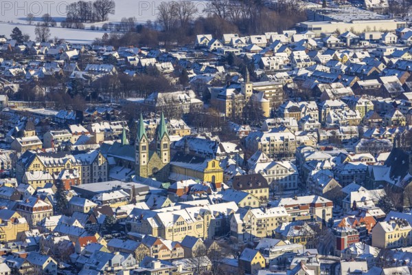 Aerial view, pilgrimage basilica of the Visitation of the Virgin Mary, Walburgisstraße, old pilgrimage church, Franciscan monastery, Klosterstraße, snow, winter, Werl, Soester Börde, North Rhine-Westphalia, Germany, Soester, Börde, DE, Europe, birds-eyes, view, aerial photograph, aerial photography, aerial photography, overview, overview, bird's eye view, pilgrimage church, church, religion, faith, worship, mass, monastery, ecclesiastical, building