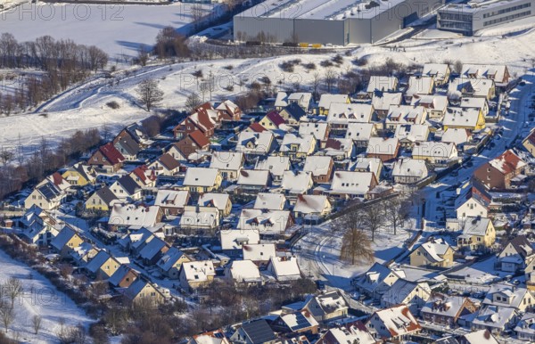 Aerial view, new development area, residential area between Hansaring and Hallenser Straße, snow, winter, Werl, Soester Börde, North Rhine-Westphalia, Germany, Soester, Börde, DE, Europe, birds-eyes, view, aerial photograph, aerial photography, aerial photography, overview, overview, bird's eye view, living, flat, houses, residential buildings, housing estate, settlement