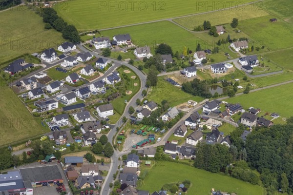Aerial view, housing estate Zum Stollen in Altenhof, construction site Jahnstraße, Wenden, Sauerland, North Rhine-Westphalia, Germany, construction work, construction area, building site, building plots, construction project, construction site, DE, Europe, property tax, real estate, aerial photograph, aerial photography, aerial photography, new development area, overview, bird's eye view, residential complex, living and living, residential area, residential buildings, residential quality, housing estate, birds-eyes view, overview