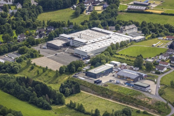 Aerial view, commercial area Hillmicker Straße, EMG Automation GmbH, Gerlingen, Hillmicke, Wenden, Sauerland, North Rhine-Westphalia, Germany, DE, Europe, commercial enterprises, commercial area, commercial park, commercial location, commercial use, industrial area, industrial building, industrial location, aerial photograph, aerial photography, aerial photography, photovoltaics, photovoltaic system, solar, solar system, solar roof, solar energy, solar energy, overview, bird's-eye view, birds-eyes view, overview