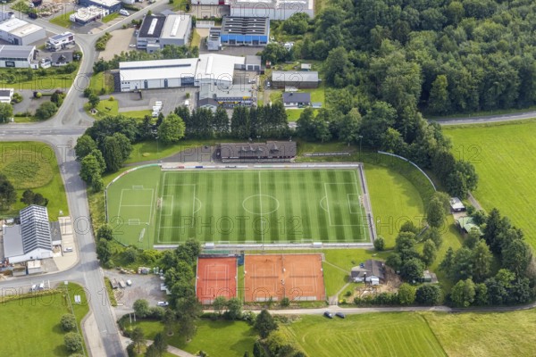 Aerial view, sports field and tennis courts in Hünsborn, Wenden, Sauerland, North Rhine-Westphalia, Germany, DE, Europe, football field, football stadium, aerial view, aerial photography, aerial photography, sports facilities, sports field, sports facility, tennis, tennis facility, tennis courts, overview, bird's-eye view, overview