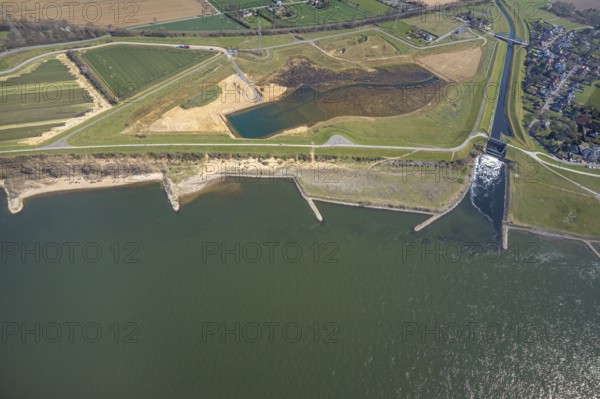 Aerial view, Rhine dyke construction site, Emscher estuary, Emscher estuary drop structure, Emscher bridge Hagelstraße, Rheinaue Walsum, river Emscher, river Rhine, Möllen, Voerde, Ruhr area, Lower Rhine, North Rhine-Westphalia, Germany, DE, Emscher, Emscher estuary into the Rhine, Emscher conversion, Europe, aerial view, aerial photography, aerial photography, Rhine, Rhine floodplain, overview, bird's-eye view, meadows and fields, birds-eyes view, overview