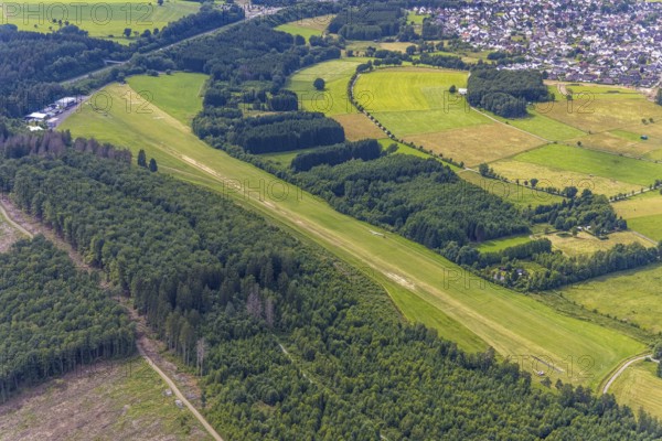 Aerial photo, Hünsborn airfield, Hünsborn, Wenden, Sauerland, North Rhine-Westphalia, Germany, DE, Europe, flight emission, airport, aircraft noise, airfield, runway, aerial photograph, aerial photography, aerial photography, runway, overview, bird's-eye view, overview