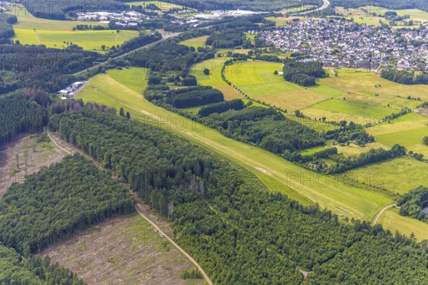 Aerial photo, Hünsborn airfield, Hünsborn, Wenden, Sauerland, North Rhine-Westphalia, Germany, DE, Europe, flight emission, airport, aircraft noise, airfield, runway, aerial photograph, aerial photography, aerial photography, runway, overview, bird's-eye view, overview