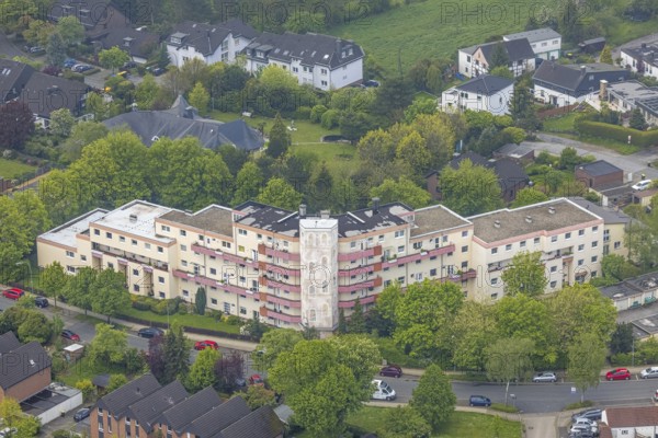 Aerial view, residential building Paracelsusstraße, Losenburg, Velbert, Ruhr area, North Rhine-Westphalia, Germany, DE, Europe, property tax, real estate, aerial view, aerial photography, aerial photography, overview, bird's eye view, residential complex, living and living, residential area, residential buildings, residential quality, residential neighbourhood, housing estate, birds-eyes view, onlyVelbert, overview