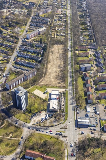 Aerial view, wasteland at Hindenburgstraße, Friedrichsfeld, Voerde, Ruhr area, Lower Rhine, North Rhine-Westphalia, Germany, federal road B8, DE, Europe, property tax, high-rise buildings, real estate, aerial photograph, aerial photography, aerial photography, overview, bird's-eye view, housing estate, living and living, residential area, residential buildings, residential neighbourhood, housing estate, birds-eyes view, overview