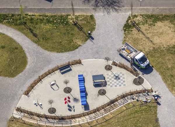 Aerial view, movement and neighbourhood park Am Tannenbusch, Am Tannenbusch, Friedrichsfeld, Voerde, Ruhr area, Lower Rhine, North Rhine-Westphalia, Germany, DE, Europe, fitness equipment, shapes and colours, aerial view, aerial photography, aerial photography, park, overview, bird's-eye view, overview