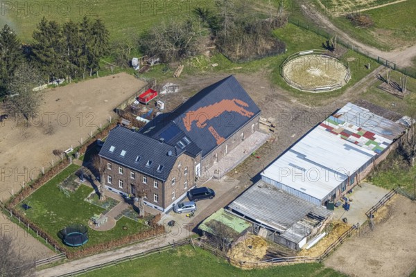 Aerial view, Pferdefreunde Emmelsum, jumping horse on the barn roof, club grounds Heinrichstraße, Emmelsum, Voerde, Ruhr area, Lower Rhine, North Rhine-Westphalia, Germany, DE, roof graphic, Europe, aerial view, aerial photography, aerial photography, horses, equestrian sports, riding centre, riding stable, riding club, riding stable, overview, bird's-eye view, overview