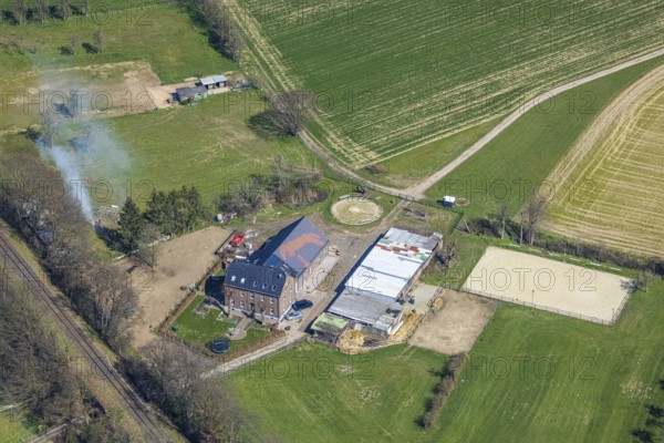 Aerial view, Pferdefreunde Emmelsum, club grounds Heinrichstraße, Emmelsum, Voerde, Ruhr area, Lower Rhine, North Rhine-Westphalia, Germany, DE, rooftop graphic, Europe, aerial view, aerial photography, aerial photography, horses, equestrian sports, riding centre, riding stable, riding club, riding stable, overview, bird's-eye view, overview