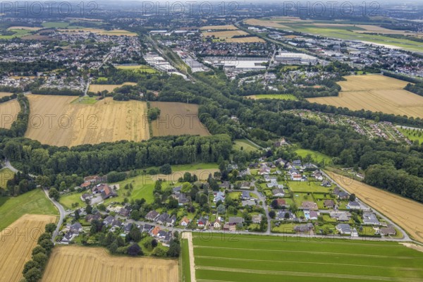 Aerial view, housing estate Massener Heide, Am Stuckenberg, Maßen, Unna, Ruhr area, North Rhine-Westphalia, Germany, DE, Europe, property tax, real estate, aerial view, aerial photography, aerial photography, overview, bird's eye view, housing estate, housing and living, residential area, residential buildings, housing quality, housing estate, birds-eyes view, overview