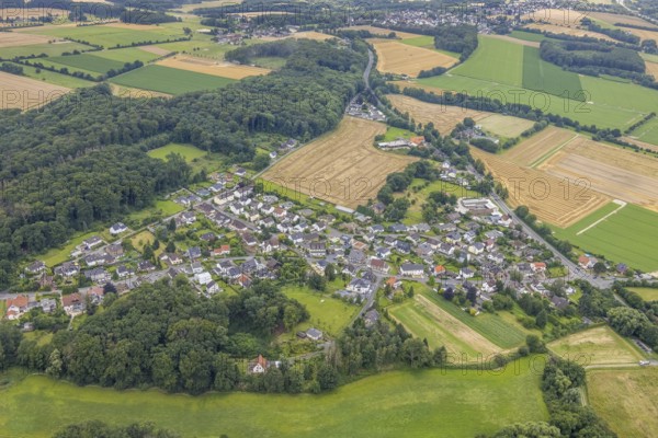 Aerial view, housing estate Am bush, bush, Unna, Ruhr area, North Rhine-Westphalia, Germany, DE, Europe, property tax, real estate, aerial view, aerial photography, aerial photography, overview, bird's-eye view, woodland, housing estate, living and living, residential area, residential buildings, quality of life, residential neighbourhood, housing estate, birds-eyes view, overview