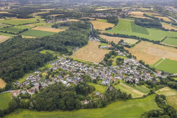 Aerial view, housing estate Am bush, bush, Unna, Ruhr area, North Rhine-Westphalia, Germany, DE, Europe, property tax, real estate, aerial view, aerial photography, aerial photography, overview, bird's-eye view, woodland, housing estate, living and living, residential area, residential buildings, quality of life, residential neighbourhood, housing estate, birds-eyes view, overview