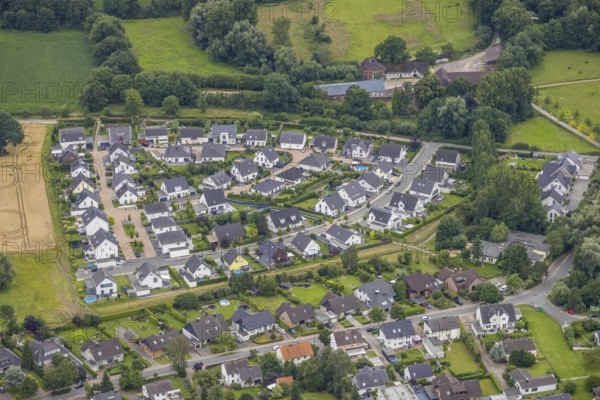 Aerial view, new housing estate Hermann-Osthoff-Straße, Am Dorfkamp, Billmerich, Unna, Ruhr area, North Rhine-Westphalia, Germany, DE, Europe, property tax, real estate, aerial view, aerial photography, aerial photography, overview, bird's-eye view, housing estate, housing and living, residential area, residential buildings, housing quality, residential neighbourhood, housing estate, birds-eyes view, overview