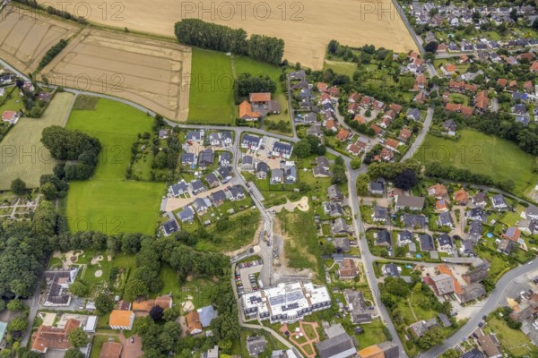 Aerial view, nursing home complex Haus am Hellweg and new development area housing estate Im Winkel in Hemmerde, Unna, Ruhr area, North Rhine-Westphalia, Germany, retirement home, old people's home, care and nursing, DE, Europe, property tax, real estate, aerial view, aerial photography, aerial photography, care facility, retirement home, retirement residence, retirement home, senior citizens' centre, overview, bird's eye view, residential complex, living and living, residential area, residential buildings, residential quality, residential quarter, residential estate, birds-eyes view, overview