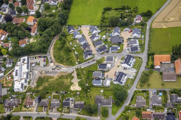 Aerial view, nursing home complex Haus am Hellweg and new development area housing estate Im Winkel in Hemmerde, Unna, Ruhr area, North Rhine-Westphalia, Germany, retirement home, old people's home, care and nursing, DE, Europe, property tax, real estate, aerial view, aerial photography, aerial photography, care facility, retirement home, retirement residence, retirement home, senior citizens' centre, overview, bird's eye view, residential complex, living and living, residential area, residential buildings, residential quality, residential quarter, residential estate, birds-eyes view, overview