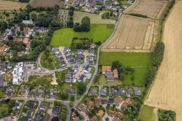 Aerial view, nursing home complex Haus am Hellweg and new development area housing estate Im Winkel in Hemmerde, Unna, Ruhr area, North Rhine-Westphalia, Germany, retirement home, old people's home, care and nursing, DE, Europe, property tax, real estate, aerial view, aerial photography, aerial photography, care facility, retirement home, retirement residence, retirement home, senior citizens' centre, overview, bird's eye view, residential complex, living and living, residential area, residential buildings, residential quality, residential quarter, residential estate, birds-eyes view, overview