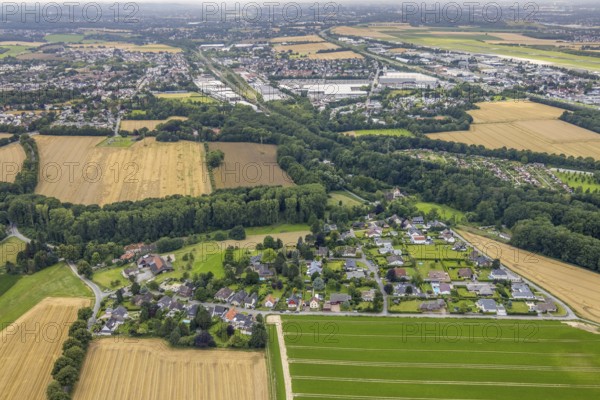 Aerial view, housing estate Massener Heide, Am Stuckenberg, Maßen, Unna, Ruhr area, North Rhine-Westphalia, Germany, DE, Europe, property tax, real estate, aerial view, aerial photography, aerial photography, overview, bird's eye view, housing estate, housing and living, residential area, residential buildings, housing quality, housing estate, birds-eyes view, overview