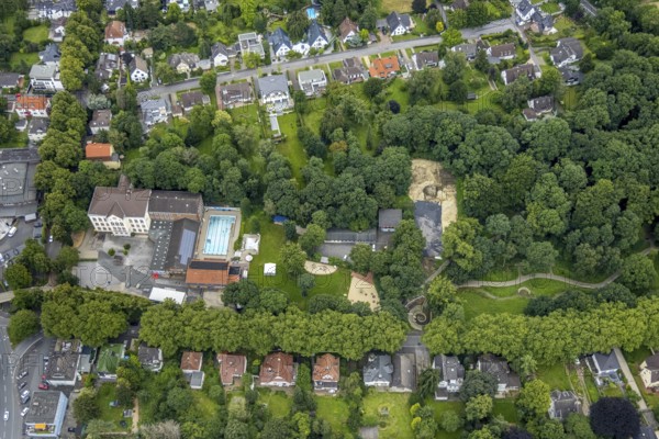 Aerial view, Katharinenschule and outdoor swimming pool Bornekamp with park, Unna, Ruhr area, North Rhine-Westphalia, Germany, bathing establishment, bathing resort, education, educational institution, DE, Europe, outdoor swimming pool, educational institute, aerial view, aerial photography, aerial photography, park, school, swimming pool, overview, bird's-eye view, forest, birds-eyes view, overview