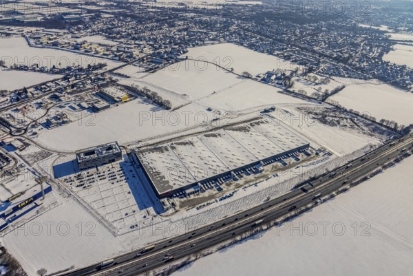 Aerial view, commercial area Unna-Kamen, central warehouse for Woolworth, ERL euro retail logistics GmbH, Afferde, Unna, Ruhr area, North Rhine-Westphalia, Germany, DE, Europe, commercial enterprises, commercial area, commercial area, commercial location, commercial use, industrial area, industrial location, aerial view, aerial photography, aerial photography, Mönninghoffsfeld, snow, overview, bird's-eye view, winter, onset of winter, winter landscape, birds-eyes view, overview