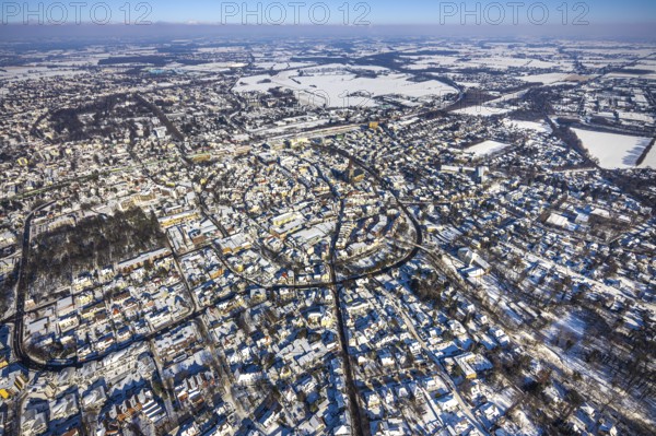 Aerial view, city centre, city, old town, Wallring, Unna, Ruhr area, North Rhine-Westphalia, Germany, DE, Europe, Protestant town church, property tax, real estate, aerial view, aerial photography, aerial photography, snow, overview, bird's-eye view, Wall streets, winter, onset of winter, winter landscape, living and life, residential area, residential buildings, quality of life, bird's-eye view, overview