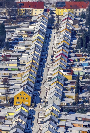 Aerial view, Friedrichstraße colliery housing estate, coloured house facades in the snow, Königsborn, Unna, Ruhr area, North Rhine-Westphalia, Germany, DE, detached houses, Europe, property tax, real estate, aerial view, aerial photography, aerial photography, terraced houses, snow, overview, bird's-eye view, winter, winter slump, winter landscape, housing estate, living and living, residential area, residential houses, quality of living, residential quarter, housing estate, birds-eyes view, overview