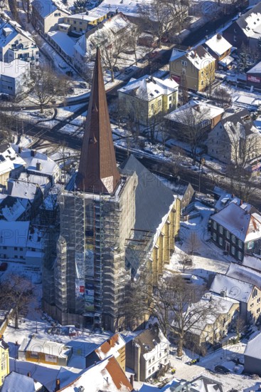 Aerial view, renovation construction site protestant town church, old town, Unna, Ruhr area, North Rhine-Westphalia, Germany, place of worship, construction work, construction area, construction site, construction project, construction site, DE, Europe, religious community, place of worship, church, church community, church square, denomination, aerial view, aerial photography, aerial photography, religion, renovation, renovation, snow, overview, bird's eye view, winter, winter slump, winter landscape, birds-eyes view, overview