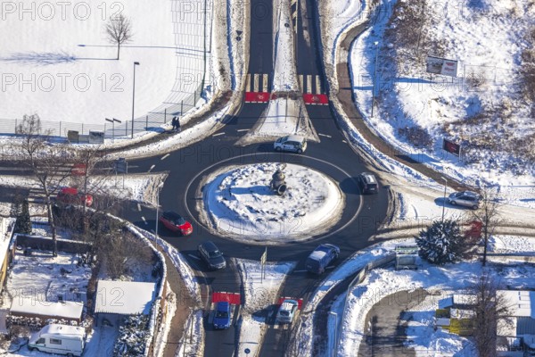 Aerial view, roundabout Viktoriastraße, Unna, Ruhr area, North Rhine-Westphalia, Germany, DE, Europe, roundabout, roundabout, aerial view, aerial photography, aerial photography, snow, road traffic, overview, bird's eye view, winter, winter landscape, birds-eyes view, overview