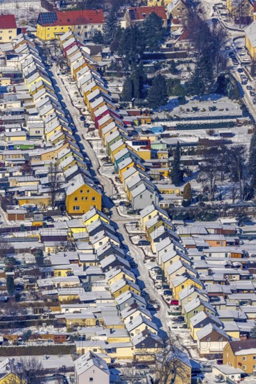 Aerial view, Friedrichstraße colliery housing estate, coloured house facades in the snow, Königsborn, Unna, Ruhr area, North Rhine-Westphalia, Germany, DE, detached houses, Europe, property tax, real estate, aerial view, aerial photography, aerial photography, terraced houses, snow, overview, bird's-eye view, winter, winter slump, winter landscape, housing estate, living and living, residential area, residential houses, quality of living, residential quarter, housing estate, birds-eyes view, overview