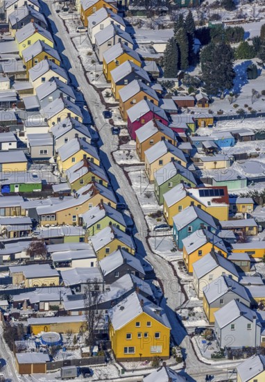 Aerial view, Friedrichstraße colliery housing estate, coloured house facades in winter, Königsborn, Unna, Ruhr area, North Rhine-Westphalia, Germany, DE, detached houses, Europe, property tax, real estate, aerial view, aerial photography, aerial photography, terraced houses, snow, overview, bird's eye view, winter, winter slump, winter landscape, housing estate, living and living, residential area, residential houses, quality of living, residential quarter, housing estate, birds-eyes view, overview