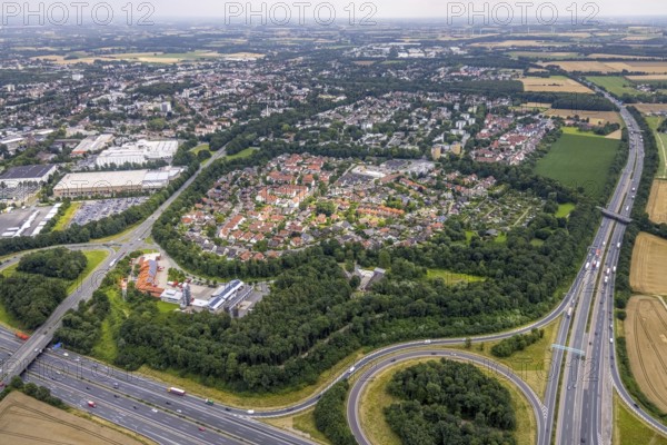 Aerial view, housing estate Am Kastanienhof am Autobahnkreuz Dortmund Unna, Unna, Ruhr area, North Rhine-Westphalia, Germany, motorway A1, motorway A44, motorway junction, DE, Europe, property tax, real estate, aerial view, aerial photography, aerial photography, overview, bird's-eye view, housing estate, housing and living, residential area, residential buildings, housing quality, housing estate, birds-eyes view, overview