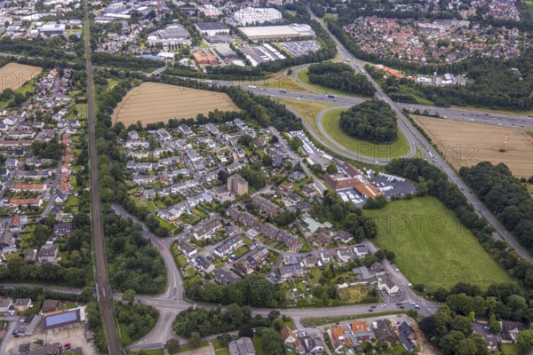 Aerial view, housing estate Unnaer Straße, Caravanzeit GmbH, at the motorway exit motorway A1 and federal road B1, Maßen, Unna, Ruhr area, North Rhine-Westphalia, Germany, DE, Europe, property tax, real estate, aerial view, aerial photography, aerial photography, Rostocker Straße, Stettiner Straße, Stralsunder Straße, overview, bird's eye view, housing estate, living and living, residential area, residential buildings, residential quality, housing estate, birds-eyes view, overview