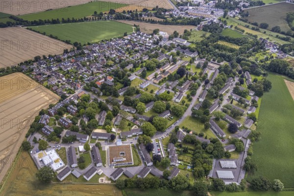 Aerial view, Buderuskolonie, Campus Unna Hochschulcampus, construction site at Lippestraße, Maßen, Unna, Ruhr area, North Rhine-Westphalia, Germany, construction work, construction area, building site, building plots, construction measure, construction project, building site, education, educational institution, DE, Europe, university, university of applied management, teaching institute, aerial view, aerial photography, aerial photography, new building, overview, bird's eye view, overview