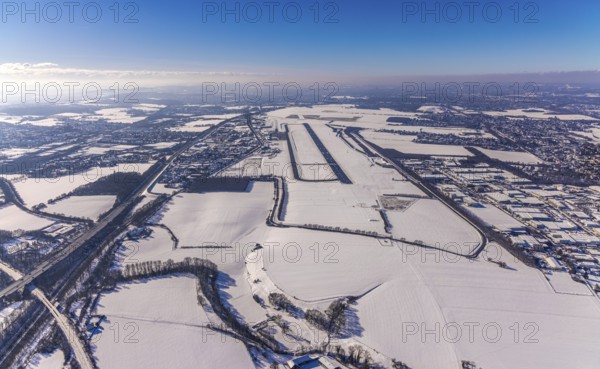 Aerial photo, Dortmund airport, Maßen, Unna, Ruhr area, North Rhine-Westphalia, Germany, DE, Europe, flight emission, airport, aircraft noise, airfield, runway, aerial photo, aerial photography, aerial photography, planespotter viewpoint, snow, runway, overview, bird's-eye view, winter, onset of winter, winter landscape, birds-eyes view, overview