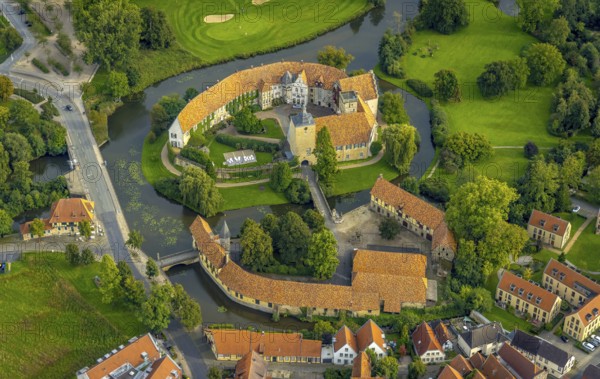Aerial view, Burgsteinfurt Castle, also known as Steinfurt Castle, in the Burgsteinfurt district of Steinfurt, Münsterland, North Rhine-Westphalia, Germany, castle, castle complex, DE, Europe, moat, island, aerial photograph, aerial photography, aerial photography, castle, castle complex, Steinfurt, Steinfurter Aa, overview, bird's eye view, moat, moated castle, moated castle, bird's eye view, overview