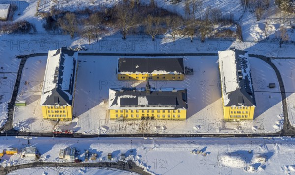 Aerial view, construction area former Kanaal van Wessem barracks, housing estate and refugee accommodation, snow, Soest, Soester Börde, North Rhine-Westphalia, Germany, Soester, Börde, DE, Europe, birds-eyes, view, aerial photography, aerial photography, overview, overview, bird's eye view, winter, winter weather, winter onset, cold, former, barracks, refugee accommodation, housing, flat, houses, residential buildings, housing estate, settlement