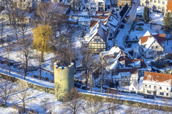 Aerial view, historical calico tower, city wall, Jakobi, Soest, Soester Börde, North Rhine-Westphalia, Germany, Soester, Börde, DE, Europe, birds-eyes, view, aerial view, aerial photography, aerial photography, overview, overview, bird's eye view, winter, winter weather, snow, winter onset, cold, calico tower, historical, building