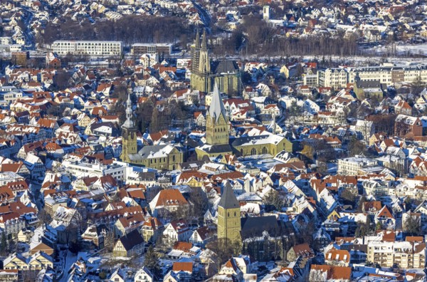 Aerial view, old town centre Soest, half-timbered houses, church St.. Petri (Alde Kerke), Church St. Patrokli Cathedral, Church St. Maria zur Wiese, Church St. Pauli, winter, snow, Soest, Soester Börde, North Rhine-Westphalia, Germany, Soester, Börde, DE, Europe, birds-eyes, view, aerial view, aerial photography, aerial photography, overview, overview, bird's eye view, winter weather, winter onset, cold, town centre, church, religion, faith, worship, mass