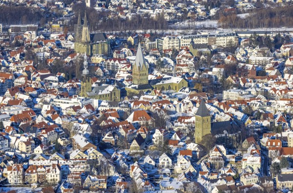 Aerial view, old town centre Soest, half-timbered houses, church St.. Petri (Alde Kerke), Church St. Patrokli Cathedral, Church St. Maria zur Wiese, Church St. Pauli, winter, snow, Soest, Soester Börde, North Rhine-Westphalia, Germany, Soester, Börde, DE, Europe, birds-eyes, view, aerial view, aerial photography, aerial photography, overview, overview, bird's eye view, winter weather, winter onset, cold, town centre, church, religion, faith, worship, mass