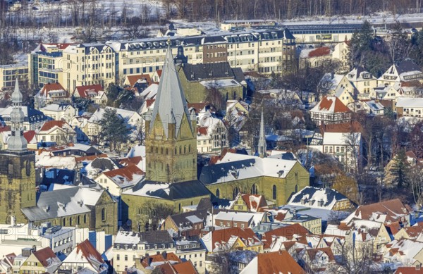 Aerial view, Catholic Church St. Patrokli Cathedral, snow, winter, Soest, Soester Börde, North Rhine-Westphalia, Germany, Soester, Börde, DE, Europe, birds-eyes, view, aerial photography, aerial photography, aerial photography, overview, overview, bird's eye view, winter weather, winter onset, cold, church, religion, faith, worship, mass