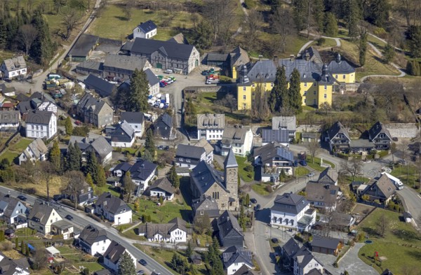 Aerial photograph, Antfeld Castle, St. Mary's Catholic Church Antfeld, Olsberg, Sauerland, North Rhine-Westphalia, Germany, DE, Europe, manor house, manor building, aerial photograph, aerial photography, aerial photography, castle, overview, bird's-eye view, overview