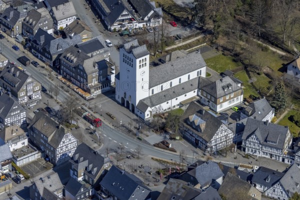 Aerial view, Catholic parish church of St George in Fredeburg, Schmallenberg, Sauerland, North Rhine-Westphalia, Germany, place of worship, DE, Europe, religious community, place of worship, holy place, high street, church, parish, church square, denomination, aerial view, aerial photography, aerial photography, religion, religious site, overview, bird's-eye view, living and life, residential area, birds-eyes view, overview