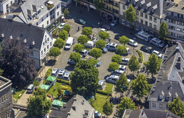 Aerial photo, police operation at Kurkölner Platz, Olpe city, Olpe, Sauerland, North Rhine-Westphalia, Germany, supervision, eye of the law, DE, Europe, aerial photography, aerial photography, law enforcement, police, state power, overview, bird's-eye view, birds-eyes view, overview