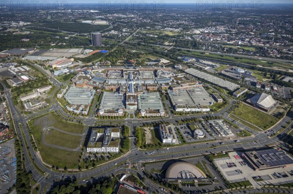 Aerial view, Centro Oberhausen shopping centre with gasometer and König-Pilsener-ARENA in Borbeck, Oberhausen, Ruhr area, North Rhine-Westphalia, Germany, DE, shopping centre, shopping mall, shopping mile, shopping markets, shopping place, shopping centre, Europe, aerial view, aerial photography, aerial photography, shopping, shopping centre, overview, bird's-eye view, bird's-eye view, overview