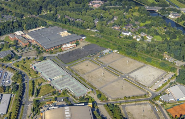 Aerial view, Centro Oberhausen shopping centre parking spaces and car park Alte Walz at the König-Pilsener-ARENA in Borbeck, Oberhausen, Ruhr area, North Rhine-Westphalia, Germany, DE, shopping centre, shopping mall, shopping mile, shopping markets, shopping place, shopping centre, Europe, aerial view, aerial photography, aerial photography, OTHC Oberhausener Tennis Hockey-Club, parking spaces, shopping, shopping centre, overview, bird's eye view, birds-eyes view, overview
