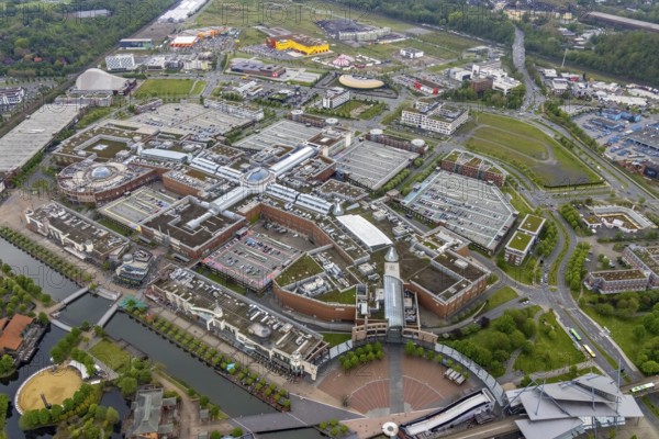 Aerial view, Centro Oberhausen, shopping centre and leisure centre, Borbeck, Oberhausen, Ruhr area, North Rhine-Westphalia, Germany, DE, shopping centre, shopping mall, Europe, leisure activities, leisure centre, aerial view, aerial photography, aerial photography, Neue Mitte, shopping centre, overview, bird's-eye view, overview