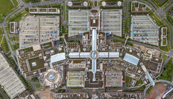 Aerial view, Centro Oberhausen, vertical shot, corona-related empty parking spaces, gasometer, Borbeck, Oberhausen, Ruhr area, North Rhine-Westphalia, Germany, DE, shopping centre, shopping mall, Europe, shapes and colours, leisure activities, leisure centre, aerial view, aerial photography, aerial photography, Neue Mitte, shopping centre, overview, bird's-eye view, overview