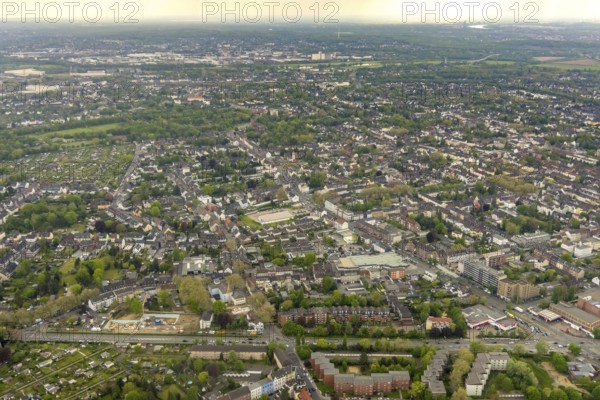 Aerial view, construction site and new building at Danziger Straße 85, Schlad, Oberhausen, Ruhr area, North Rhine-Westphalia, Germany, construction work, construction area, construction site, building plots, construction project, construction site, DE, Europe, aerial view, aerial photography, aerial photography, new building, Roland Grundschule, overview, bird's-eye view, overview